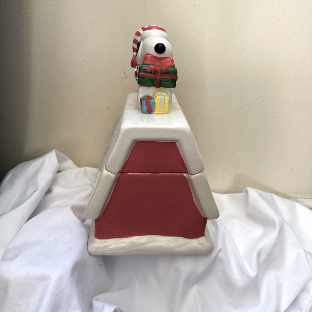 Peanuts Snoopy Christmas Doghouse Cookie Canister.